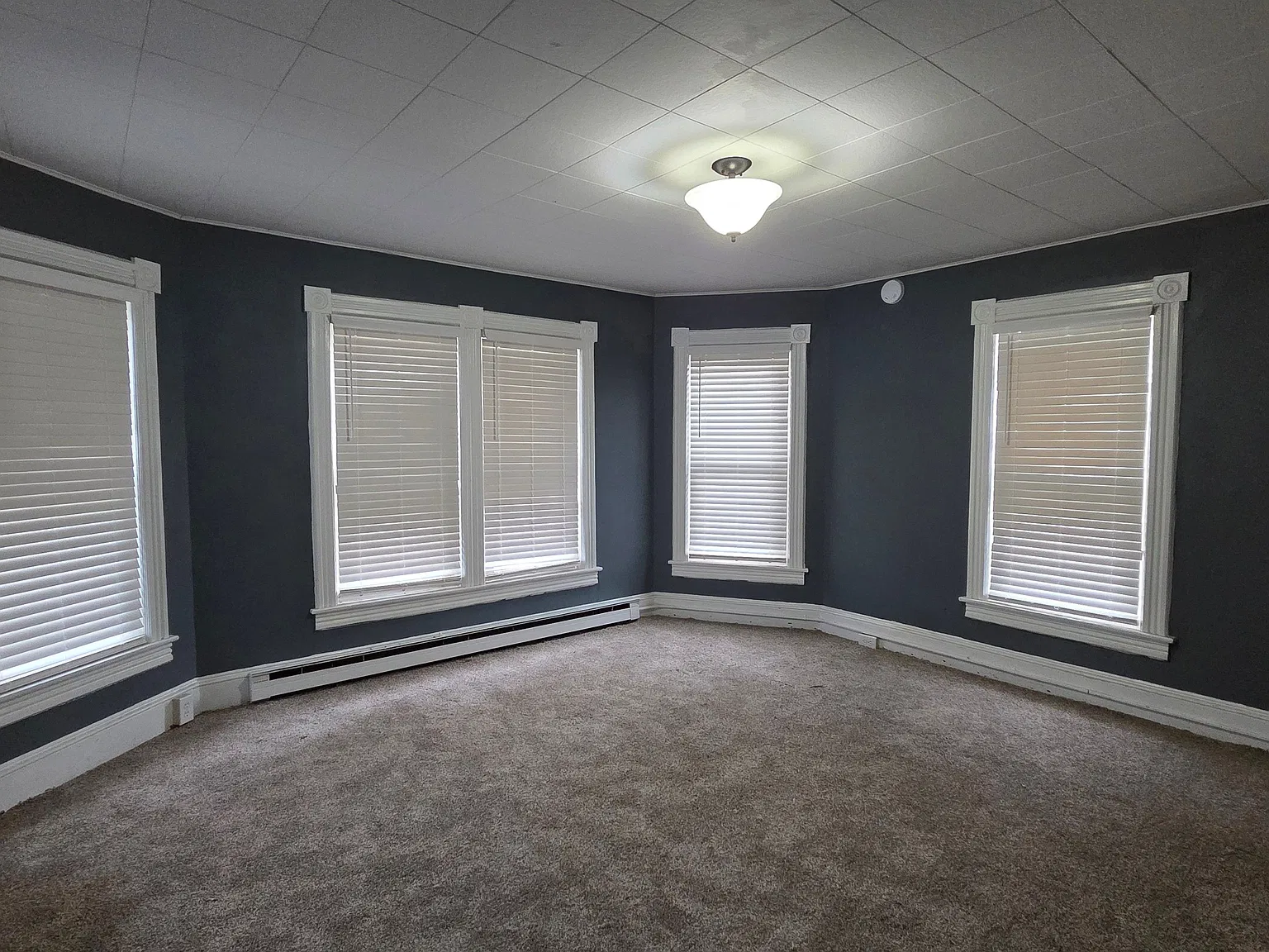 3 bed, $1,025 — Photo 2