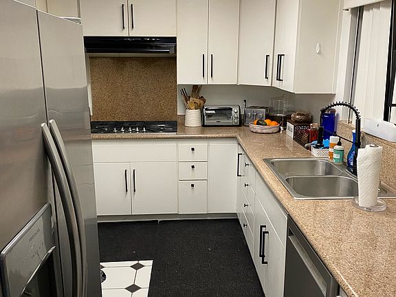 5th image of 1209 Amherst Ave APT 102