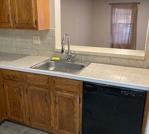 4th image of 622 Lakeworth Dr