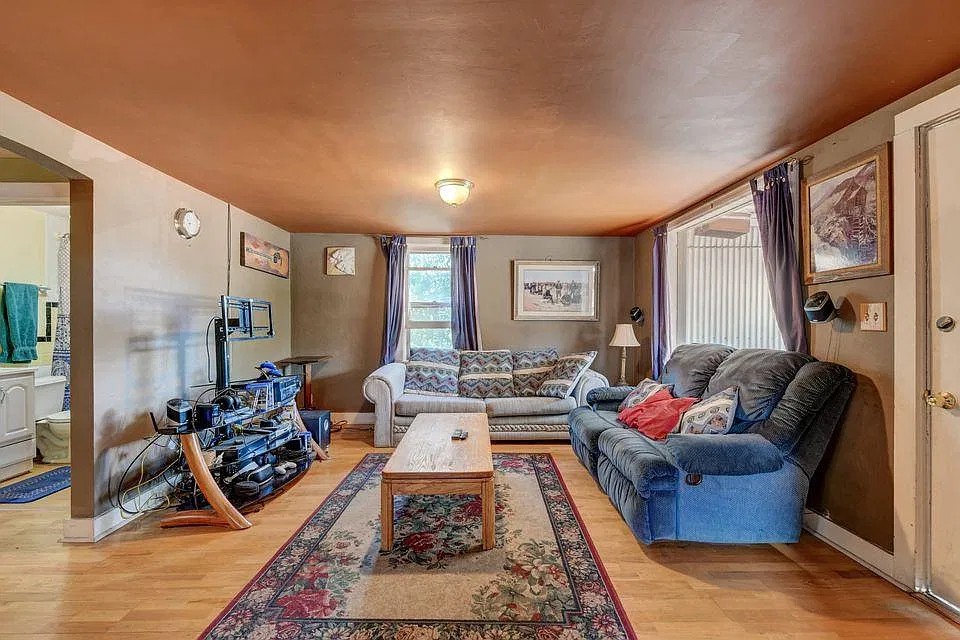 3 bed, 1157 sqft, $2,350 — Photo 3