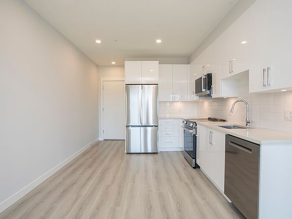 4th image of 8423 Cedar St #514
