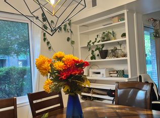 9705 Kings Crown Ct, Fairfax, VA 22031