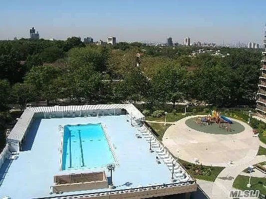 Rented by Douglas Elliman | media 19