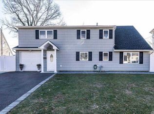 74 Constable Ln, Levittown, NY 11756