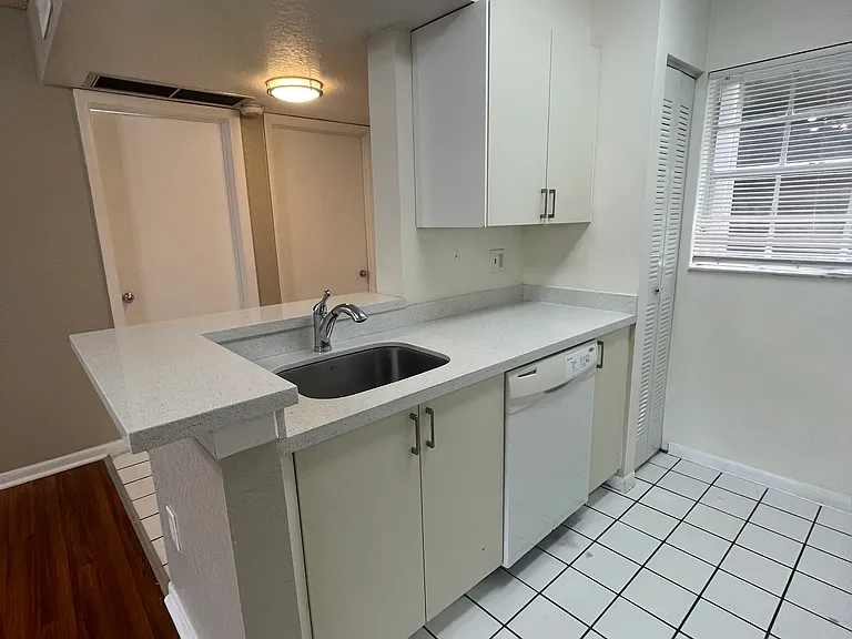 2811 N Oakland Forest Dr #206 — Photo 2