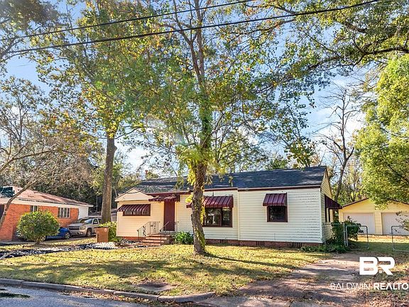 3rd image of 5421 Colonial Cir W