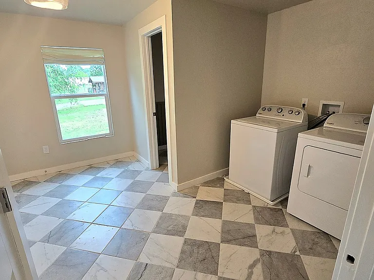 Laundry/ Mudroom