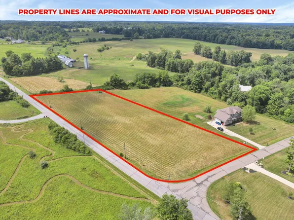 101 Fallen Ash Dr, Granville, OH 43023