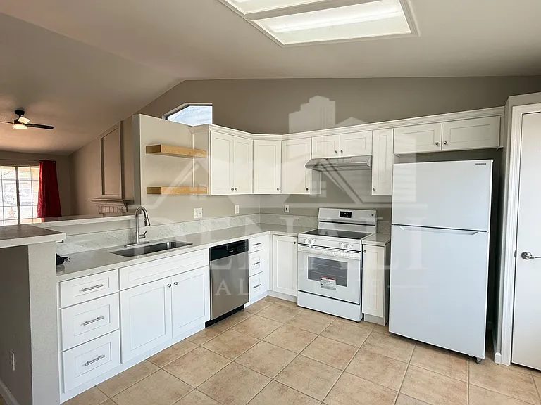 490 E Bart Dr — Photo 7