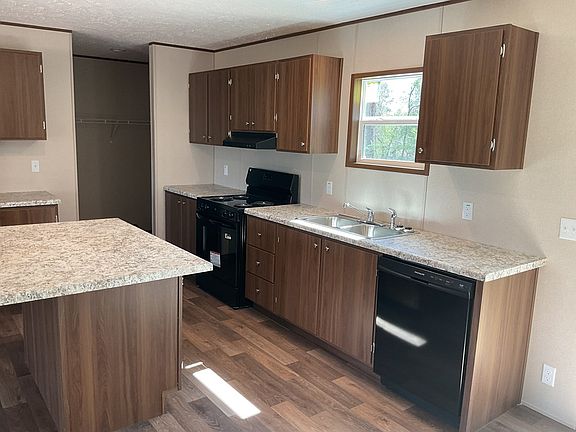 3rd image of 2731 Hicks Rd