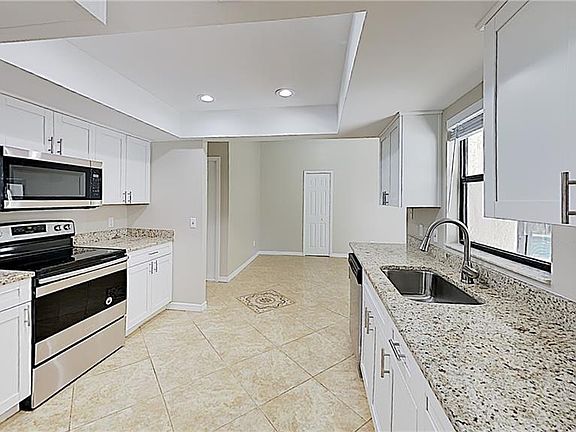 3rd image of 4121 Tyndale Dr