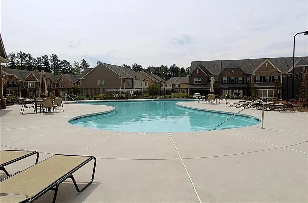 3 bed, 2.5 bath, 1963 sqft, $2,499 — Photo 2