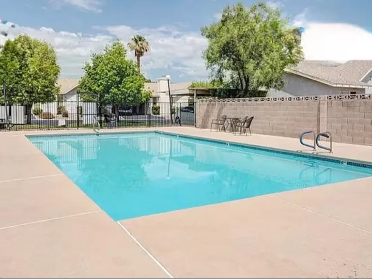 601 Jonathan Glen Way — Photo 2
