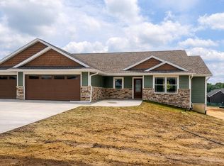 607 Charles St, Delhi, IA 52223