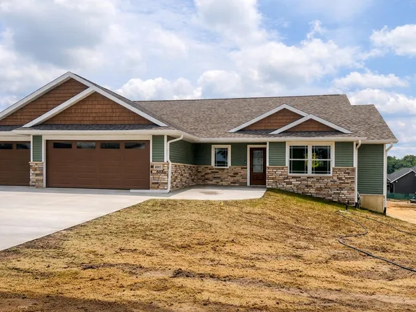 607 Charles St, Delhi, IA 52223