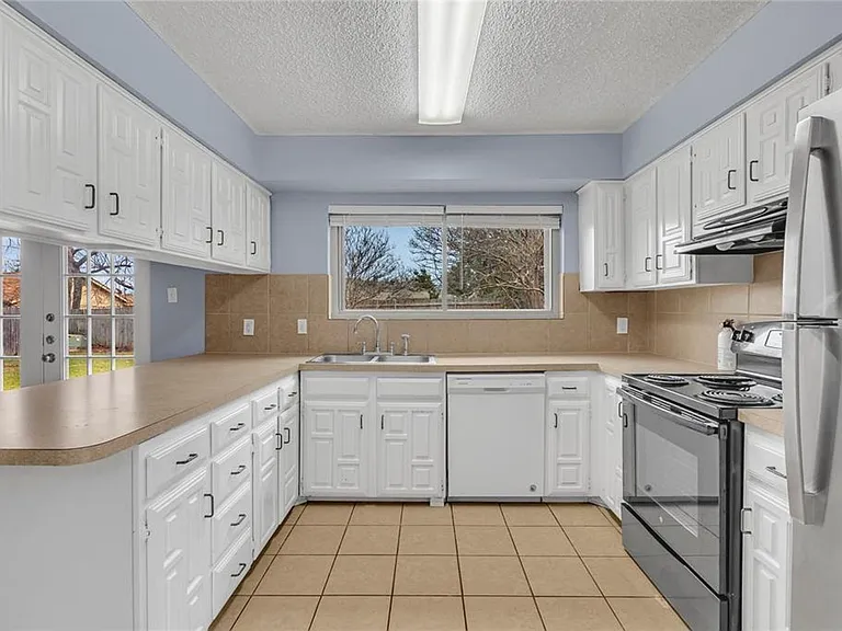 7221 Misty Meadow Dr S — Photo 8