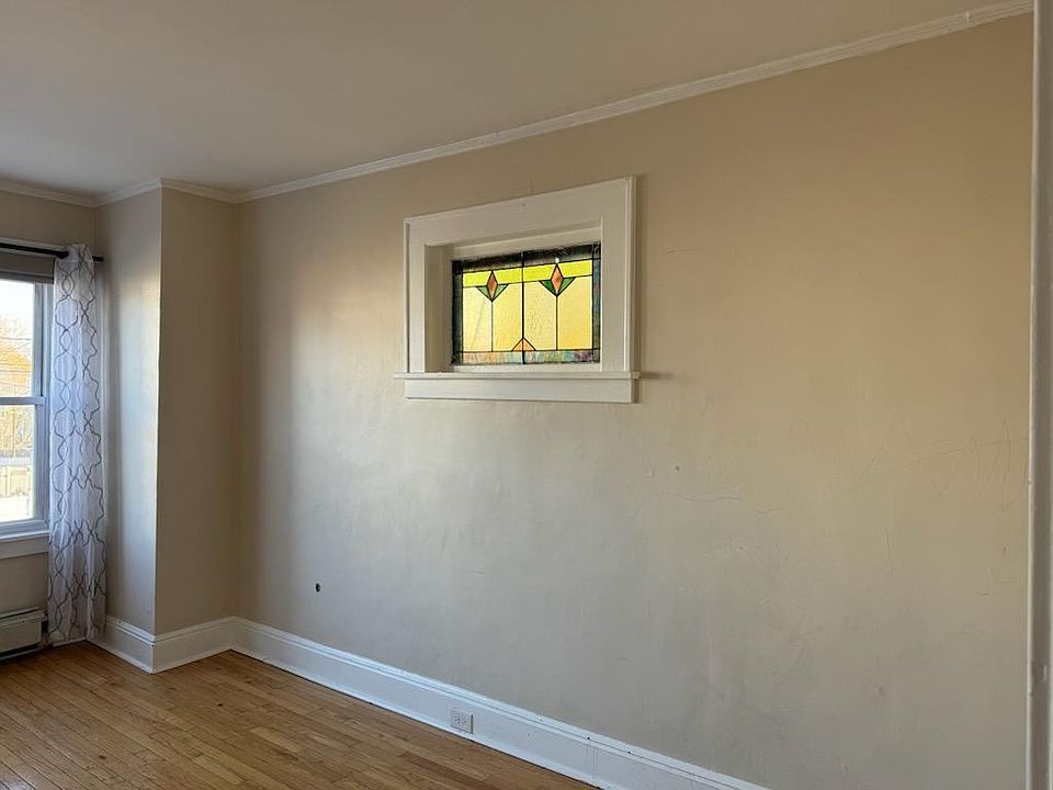 2nd image of 285 William St Floor 1