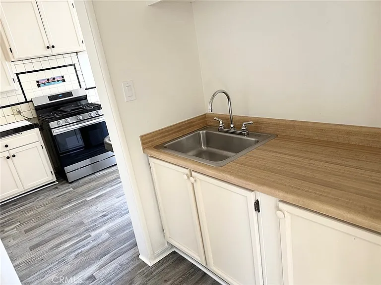 6539 Blucher Ave — Photo 15