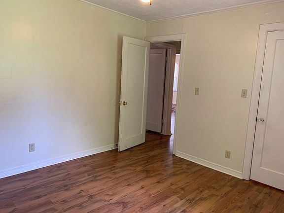 5th image of 424 W Franklin St