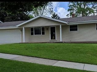 1812 Green Tree Rd, West Bend, WI 53090