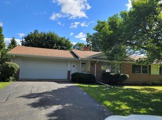 1206 Riverview Rd, Sterling, IL 61081