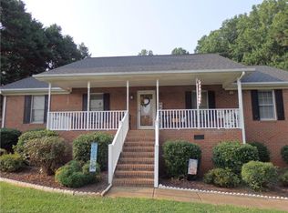 1039 Red Bird Ct, Randleman, NC 27317