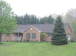 301 Bon Lea Dr, Staunton, VA 24401