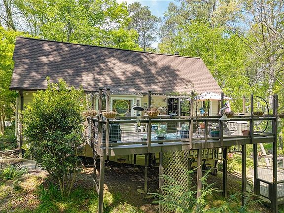 2nd image of 511 Oakdale Rd