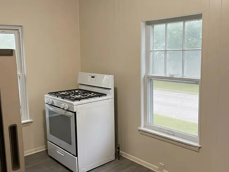 810 E Shawnee St — Photo 4