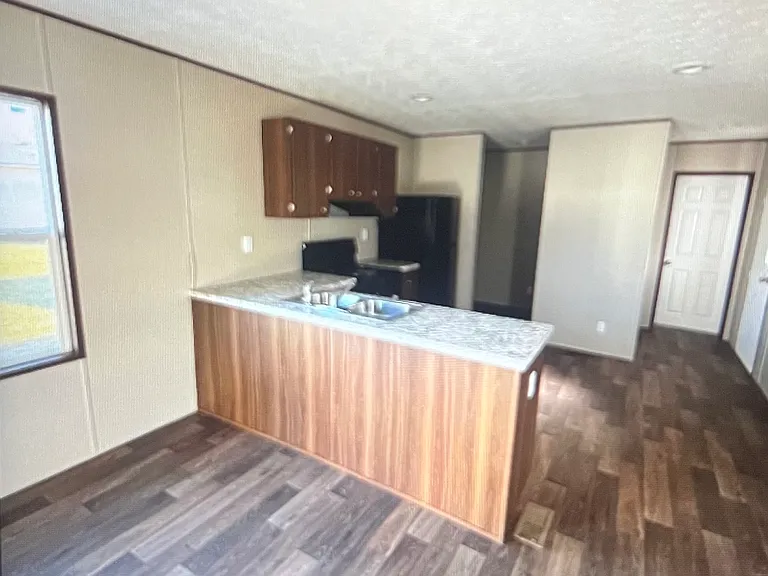 912 Yarborough Loop — Photo 2