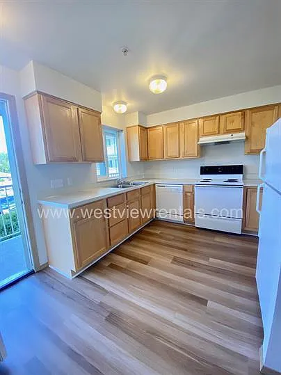 135-139 Prince Ave — Photo 2
