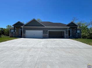 3309 SE Blazing Star Dr, Topeka, KS 66609