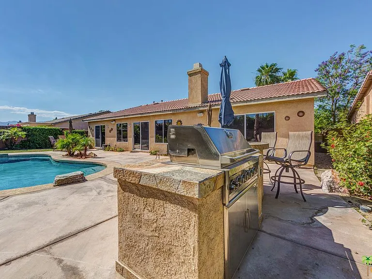 81433 Avenida Esmeralda — Photo 2