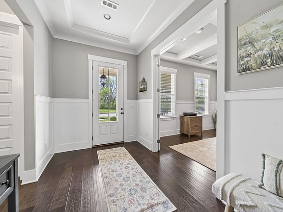 5th image of 135 Ashington Cir