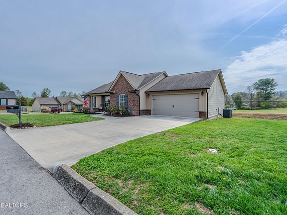 4th image of 6518 Locust Grove Ln