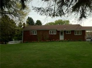 860 Red Deer Ln, Coraopolis, PA