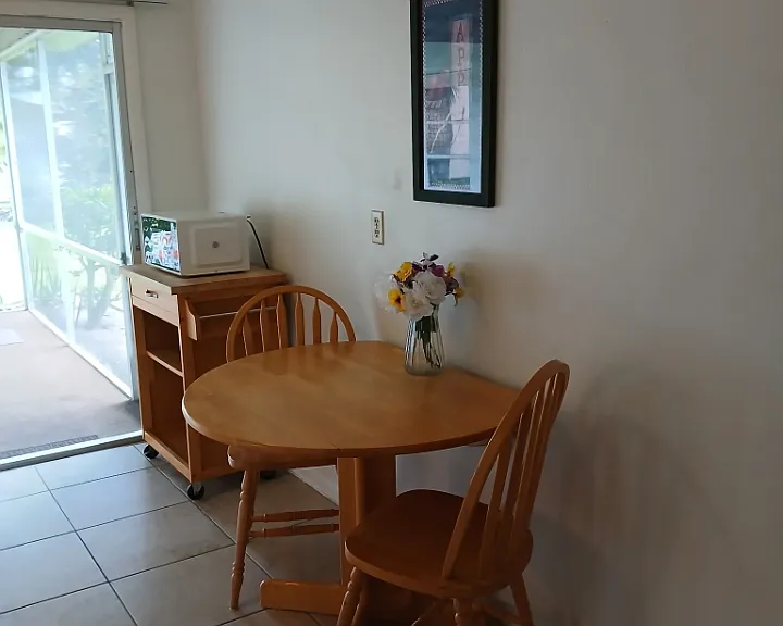 4635 SE 5th Pl — Photo 3