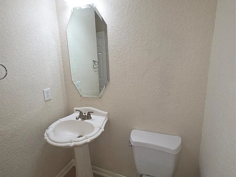 17711 Barton Point Ln — Photo 34
