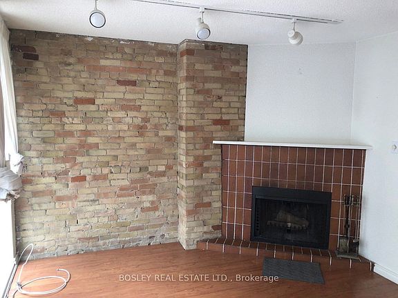 3rd image of 160 Davenport Rd #2