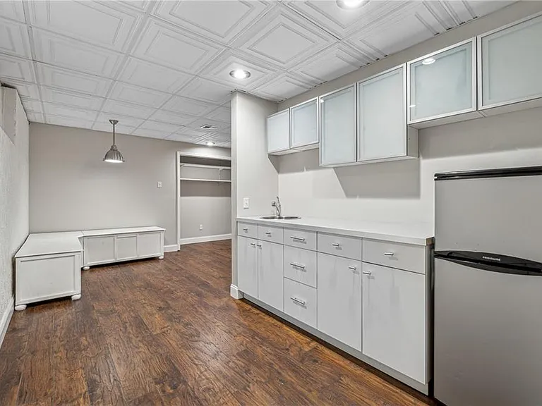 6895 Riverside Dr — Photo 34