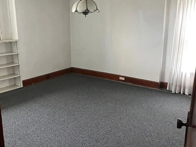 1115 S Seneca Ave — Photo 5