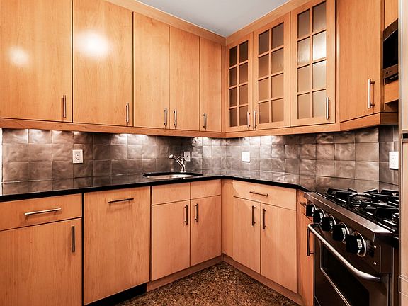 4th image of 200 E 61st St APT 20D