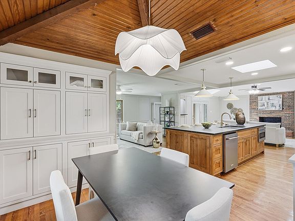 3rd image of 541 Briarglen Dr