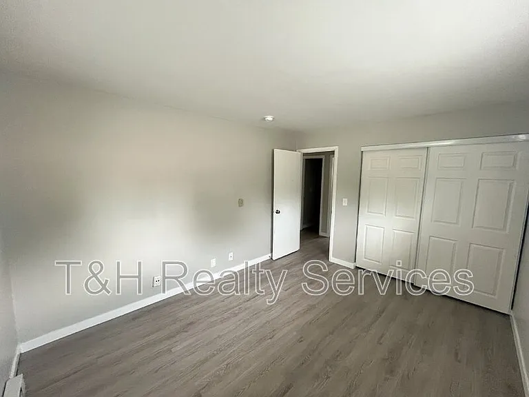 1152 Evans Ave #4 — Photo 8