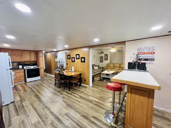 245 Woodcrest Dr, Hemphill, TX 75948