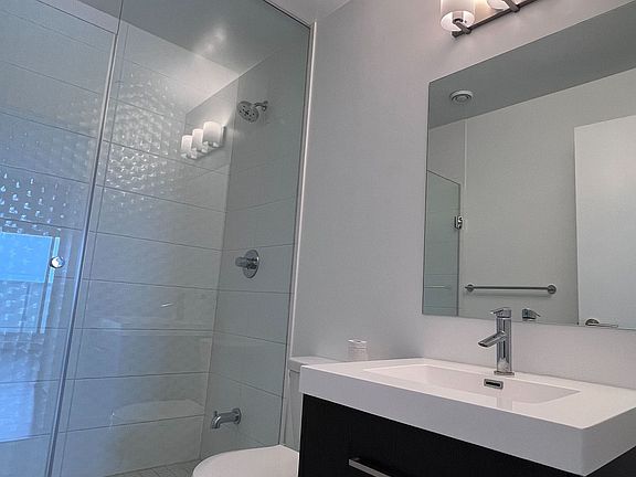 5th image of 403 Church St #2412
