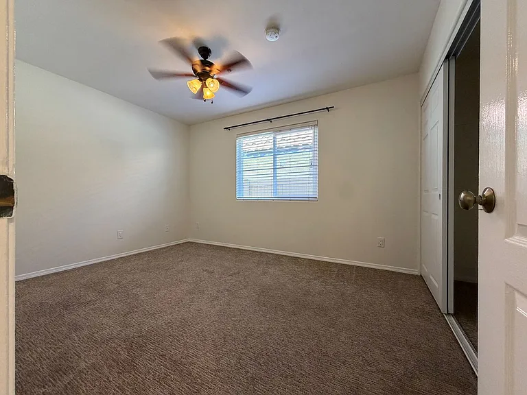 2623 Calle Del Comercio — Photo 4
