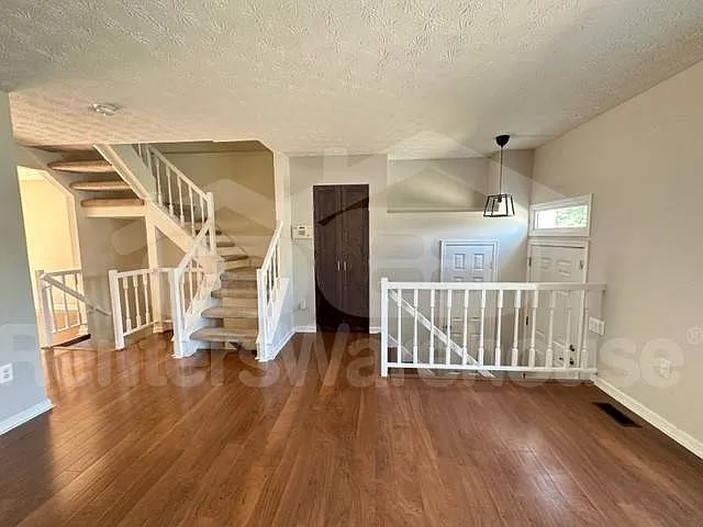 Columbia Townhome, 3 bed, 2.5 bath — Photo 3