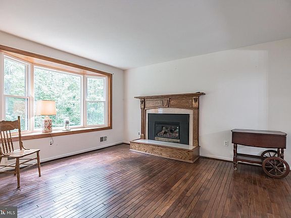 4th image of 39633 Walnut Cir