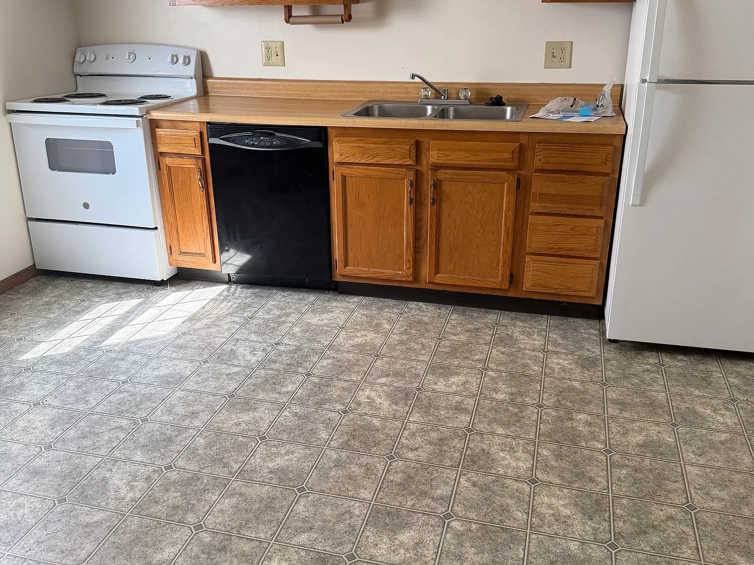 2 bed, 1.5 bath, 1050 sqft, $975 — Photo 4
